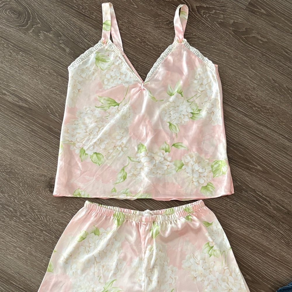 Oscar de la Renta set